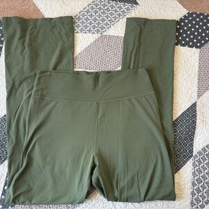 Green Stretchy Leggings with Wide Waistband